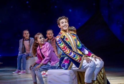 Jac-Yarrow-Joseph-and-the-company-of-Joseph-and-the-Amazing-Technicolor-Dreamcoat-Photographer-Tristram-Kenton1