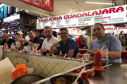 Tour privado de comida en la calle enhanced