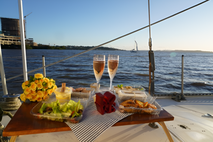 Gastronomic Experience aboard a Sailboat enhanced