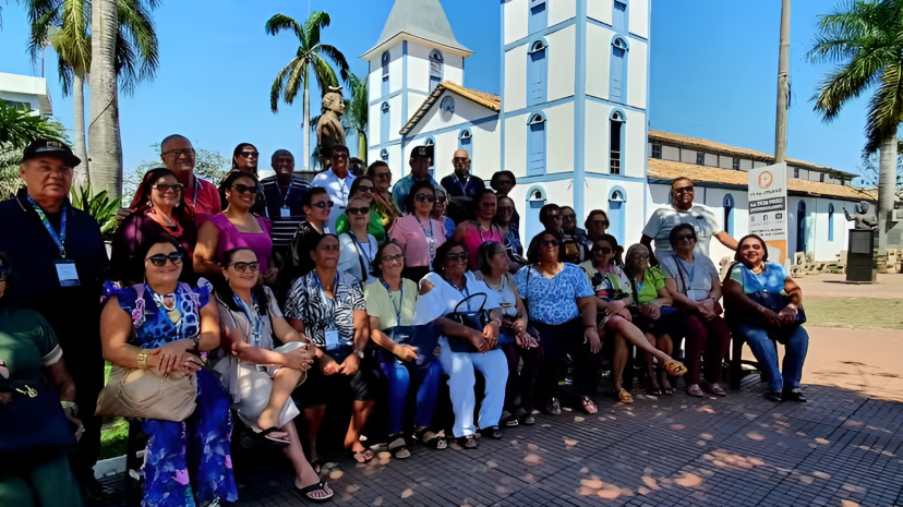 grupo-visita-iglesia-matriz-trindade_enhanced (1).jpg