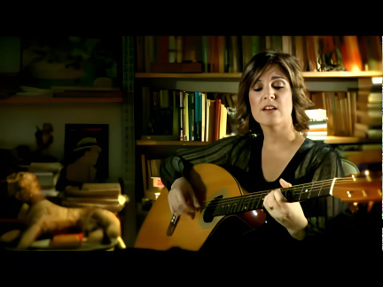 Isabella Taviani (Voice and Guitar)