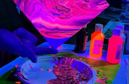 UV Paint Pour Workshop Immerse Yourself