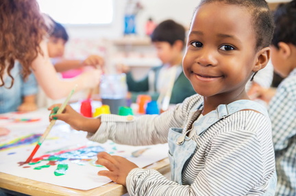 iStock-505936347-girl-painting-1440x960