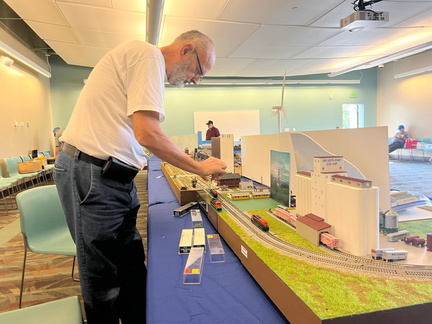 Model Train Display with DesMoiNTrak