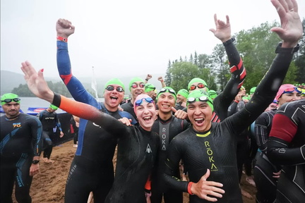 IM 70.3 Mont Tremblant_Gallery_Athletes Swim Start