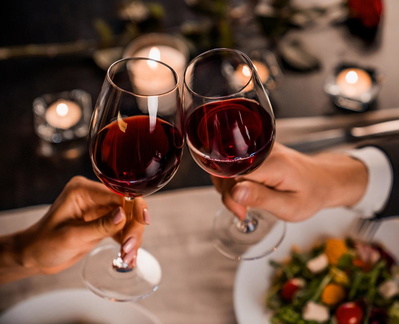  romantic-valentines-dinner-C0C30AFC-C4AF-4F82-BA541E045C784EC4