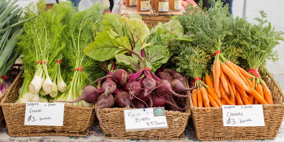 VC Farmers-Markets Sebastopol Alamy-JPAB0B-RM 1280x640.jpg