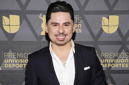 Larry-Hernandez-2016-smiling-billboard-1548
