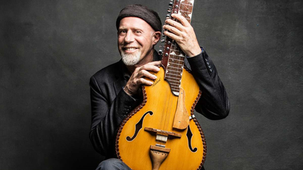 HARRY MANX