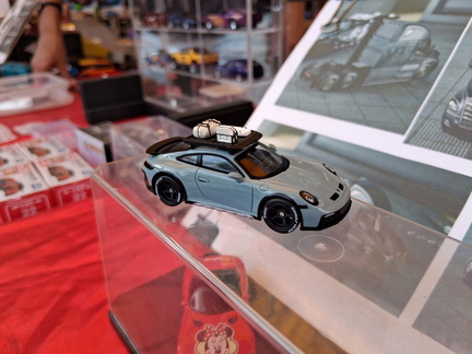 Exhibicion de Colecciones y trabajos de custom en escala y Box size