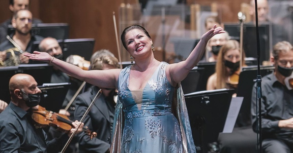 Anna_Netrebko_2500x1000_2e2905e035