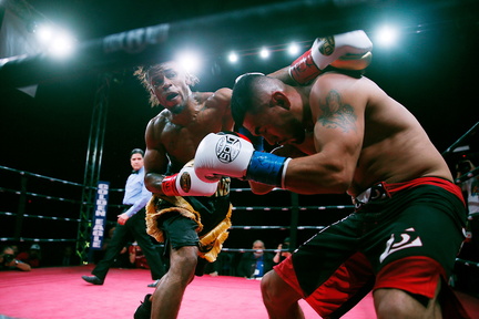 5ce01b93-58d7-4d24-bc82-aa937f14eaf0-Boxers_Dwayne_Bonds_and_Carlos_Villalva_002