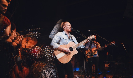 TimSnider FeltonMusicHall FeltonCA TopShelfMusic MadHarmonyPhoto KateySchoenberger 17Nov2021001