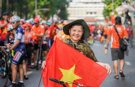 vietnamese-reunification-day-student-exchange-vietnam-1