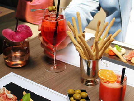 Aperitivo-@Renaissance-002-scaled-4-3-4044219791485-1979x1485