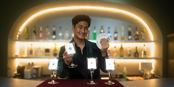 Magic Bar Show - A Cocktail of Mysteries by Kai Emmanuel
