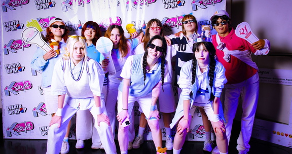 Live a unique experience in KPOP!
