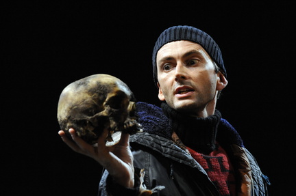 uk-royal-shakespeare-company-s-hamlet-performance-539728896-57e9967d5f9b586c35d4851a