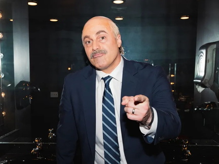 Adam Ray is Dr. Phil.v1