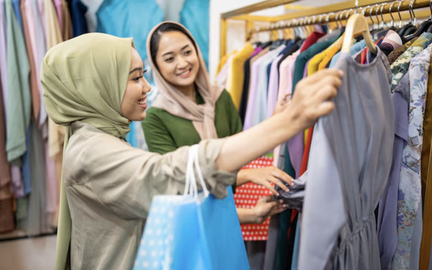 Friends Shopping Muslim Ramadan Market