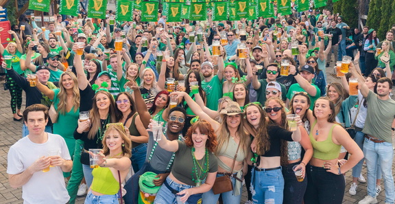VE Von-Patricks-Crowd-Pic sm-2048x1365