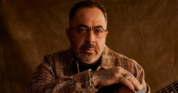 Aaron Lewis &amp; The Stateliners