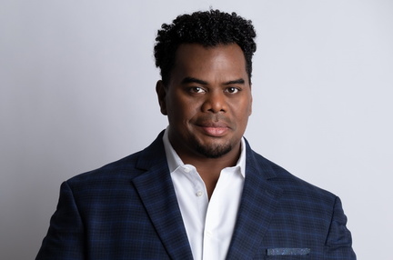 ANTHONY-PARNTHER-2024-cropped-headshot-blue-credit-Dario-Acosta-8207