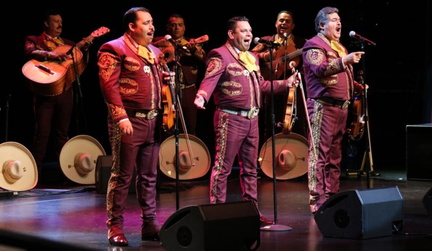 Con Mariachi Los Camperos