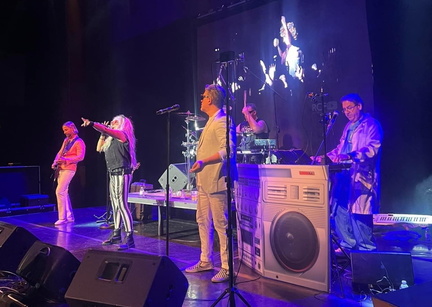 Step back 2 the 80s with the breakfast Klub