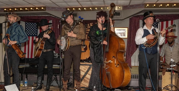 The Midnight Wanderers &amp; Pert Near Sandstone