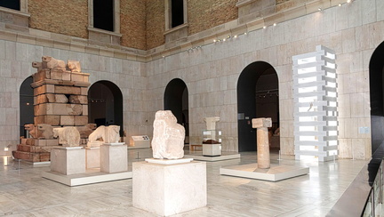 Between Chaos and Cosmos. Nature in Ancient Greece
