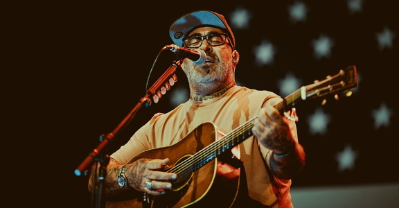 Aaron Lewis