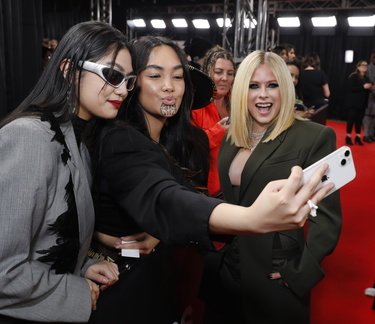 JUNOS  Skip Orange Carpet Fan Zone