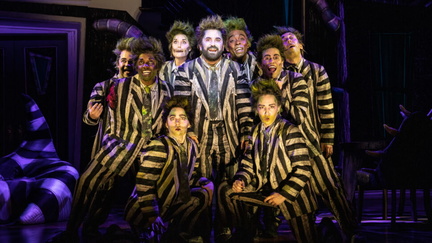 Beetlejuice-Alex-Brightman-and-the-cast-of-Beetlejuice