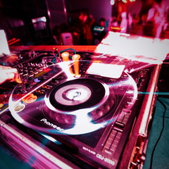DJ