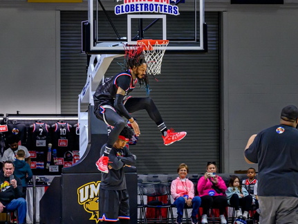 Harlem Globetrotters ..