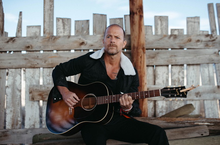 Kip-Moore-cr-PJ-Brown-press-2025-billboard-1548