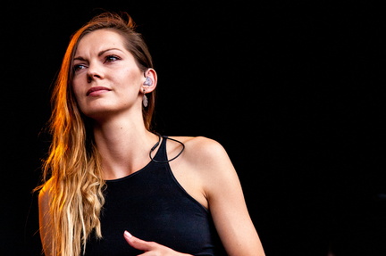 Rosie Lowe - Main Stage - Tramlines 2014 (18568983683)