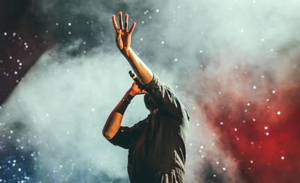 unsplash.comphotosman-in-gray-quarter-sleeved-shirt-singing