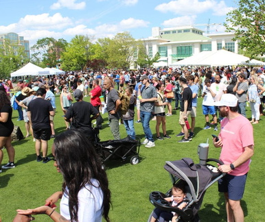 People-having-fun-on-the-battle-of-the-buffalo-Event