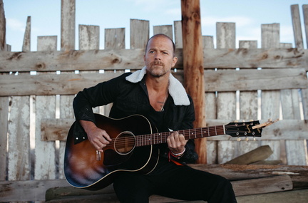 Kip-Moore-cr-PJ-Brown-press-2025-billboard-1548