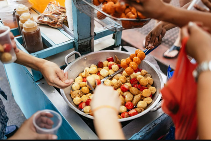 Street Food &amp; Drinks Walking Tour With Tastings