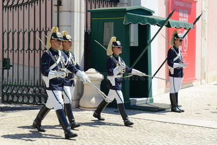changing-guard-lisbon-portugal-belem-palace-sunday-belém-palace-portuguese-palácio-nacional-de-belém-home-31719288