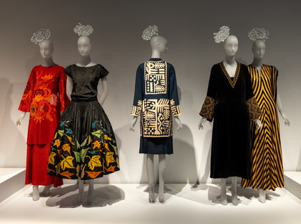 010-women-dressing-women-costume-institute-GalleryView-Agency