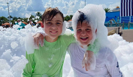 boys-at-foam-party