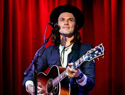 James Bay @ Hotel Cafe 06 23 2022 (52301405881) edit 136936640763999