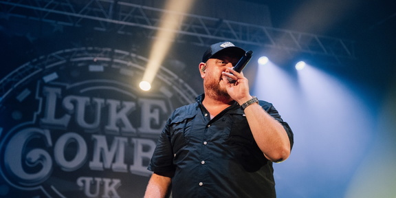 67e56a50d7d4fce9103ea545 Luke Combs UK Header