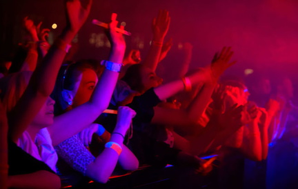 Crowd-at-gig-696x442