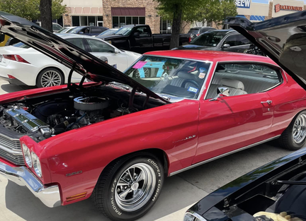 Dickey's Barbecue Pit Car Show Garland
