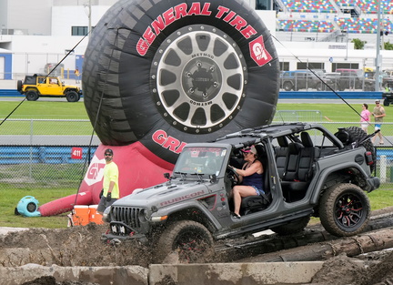 d1177815-0269-4936-a794-f631fd8ac151-JEEP_BEACH01